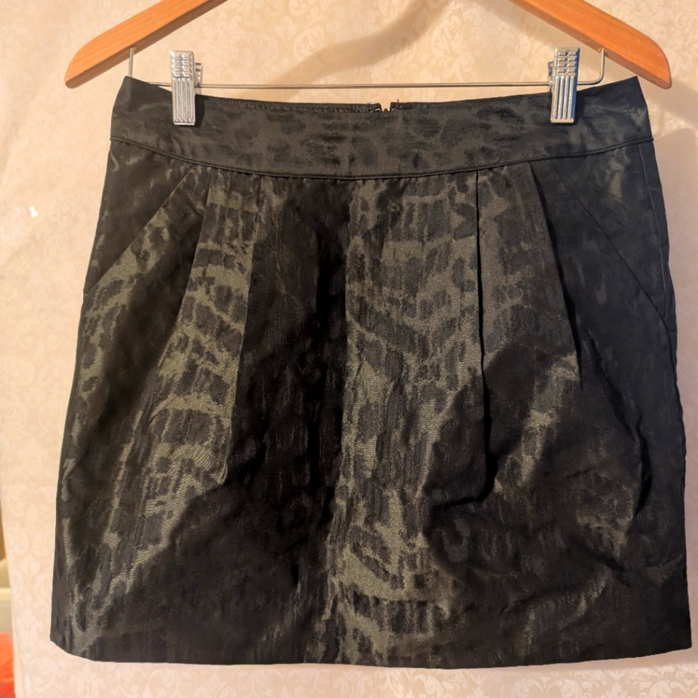 GAP Sz. 0 Miniskirt‎ Black Satiny Animal Print